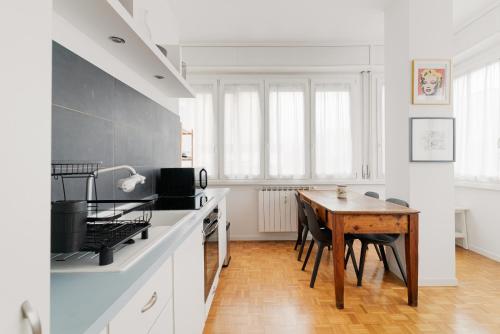 GuestHost - Milano Bright Apartment with parking