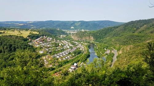 a view of a town in the mountains with a river at Ferienhaus Löwenherz in Pommern