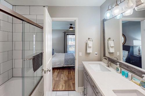 Koupelna v ubytování DeSoto Haven