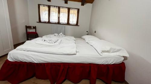 Ένα ή περισσότερα κρεβάτια σε δωμάτιο στο Silvydolomitiapartment