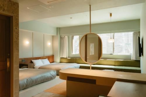 Postel nebo postele na pokoji v ubytování Hotel Vintage Tokyo Meguro Fudomae