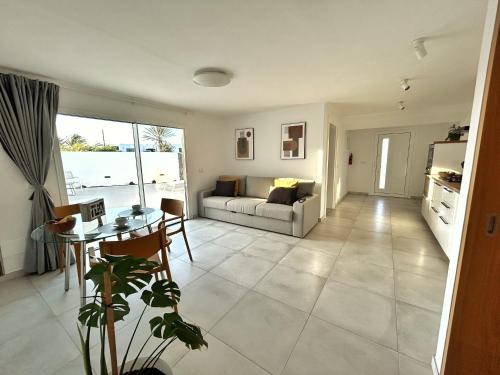 a living room with a couch and a table at Sombra de Guanapay in Teguise