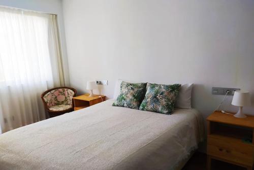 a bedroom with a bed with two pillows on it at Mediterraneo-Chic 120 in Benicàssim