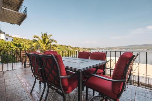 Μπαλκόνι ή βεράντα στο Apartment in a lakefront hotel