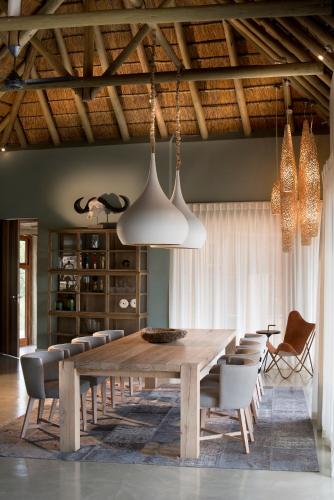 Χώρος καθιστικού στο MHONDORO SAFARI LODGE & VILLA