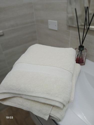 a pile of towels sitting on a counter in a bathroom at La Casa nella Contea in Terni