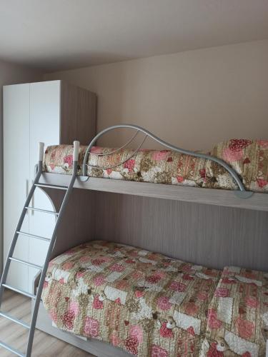 two bunk beds in a room with a bed at Mary House in Ossimo