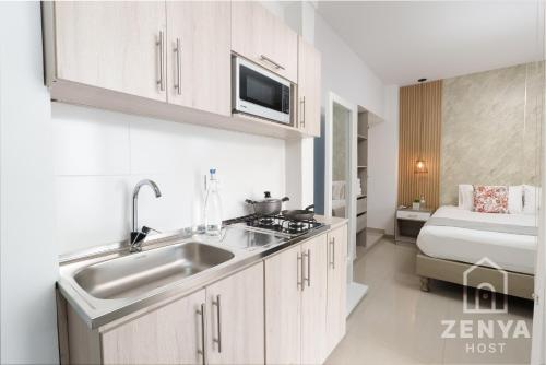 Kuchyň nebo kuchyňský kout v ubytování Hotel On By Zenya Host
