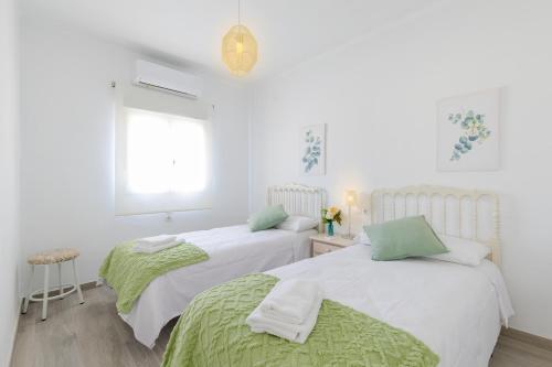 Una cama o camas en una habitación de Rustic Escape by Fidalsa