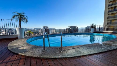 a swimming pool on the roof of a building at Sol Alphaville Hotel e Residence Flat in Barueri