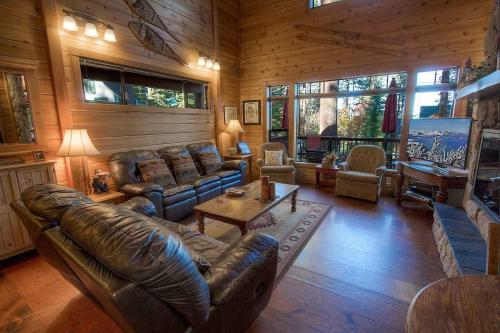 a living room with a leather couch and a table at Smokey Joes cabin in Zephyr Cove