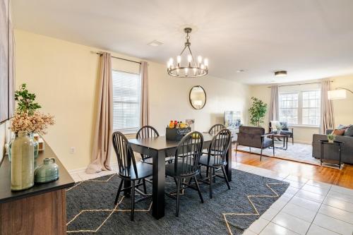 Χώρος καθιστικού στο 3BR Stay for Crews & Families
