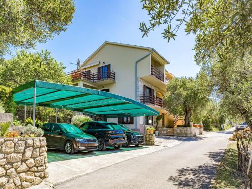 Holiday Home on Beach with Waterfront Views