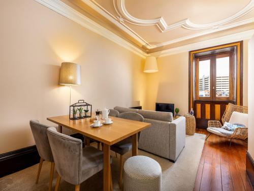 Duplex 2 Bedroom Apt for 3 in Bolhão Market