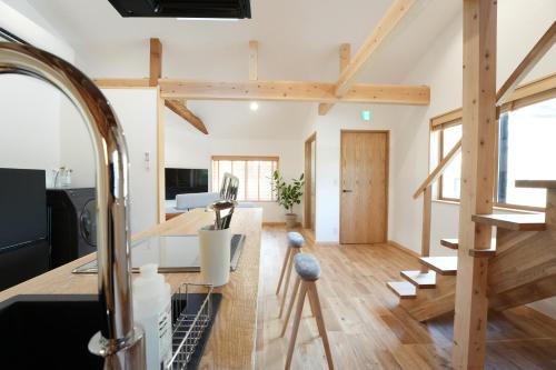 an open kitchen and living room with wooden beams at Rikka Soyuji Hinoki Woodbath 2 bedrooms Kitchen Free parking in Takayama