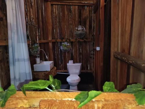 Vannituba majutusasutuses Ecohotel Sacharuna