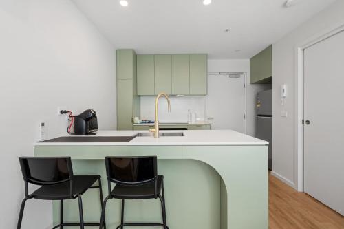 Η κουζίνα ή μικρή κουζίνα στο Comfortable 1-Bed Retreat with Courtyard & Parking