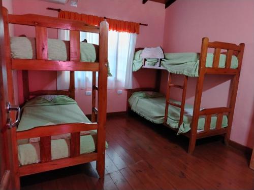 a room with two bunk beds and a window at Cabañas Posta Valentin in Puerto Iguazú