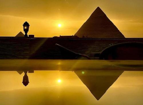 Východ nebo západ slunce při pohledu z hotelu nebo okolí