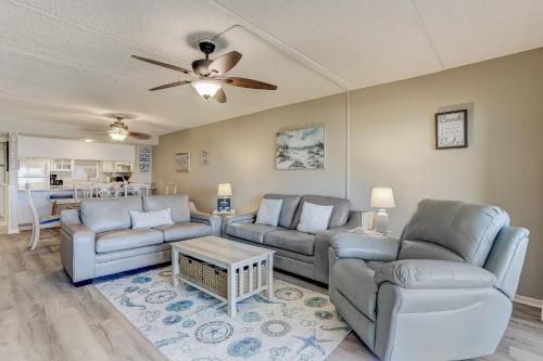 Posezení v ubytování Enhanced Unit w Oceanview