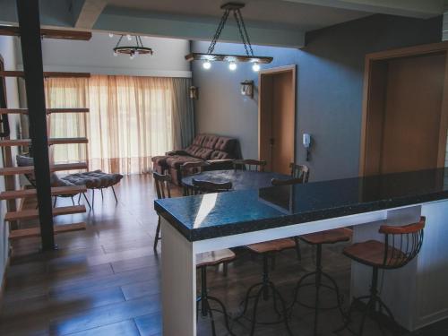 a kitchen and living room with a table and chairs at Paraíso do Salto in Lages