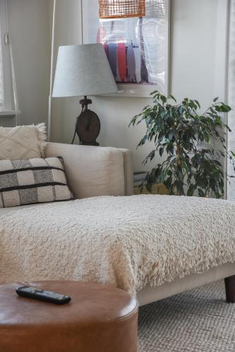 a living room with a bed and a lamp at Beautiful home with short stroll to Havelock Village in Havelock North