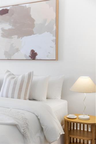 Katil atau katil-katil dalam bilik di Parkside Pool Retreat - 3BR, Parking, Wi-Fi