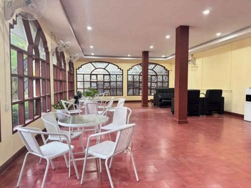 Ruang duduk di Yula Hotel