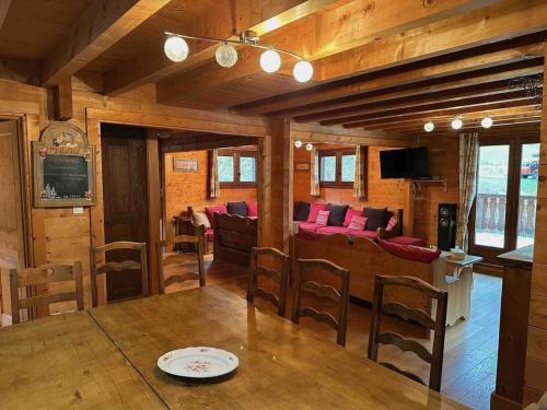 Chalet spacieux 15 pers, jacuzzi, parking, animaux admis
