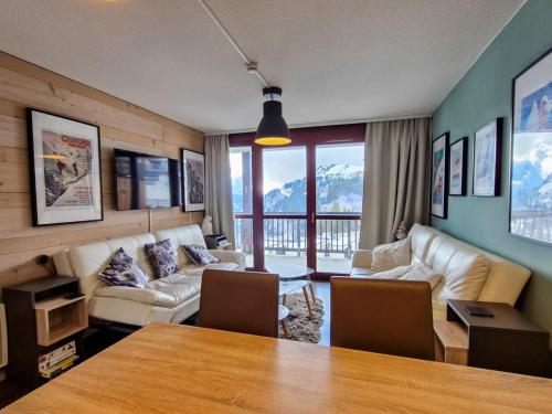 Appartement spacieux - Départ skis aux pieds - Piscine & Parking inclus - FR-1-425-231