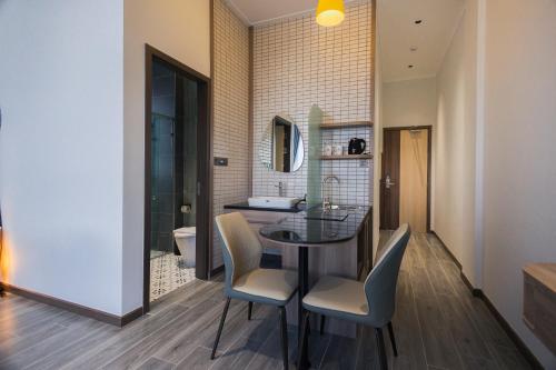 Dapur atau dapur kecil di Enjoy Apartment & Hotel