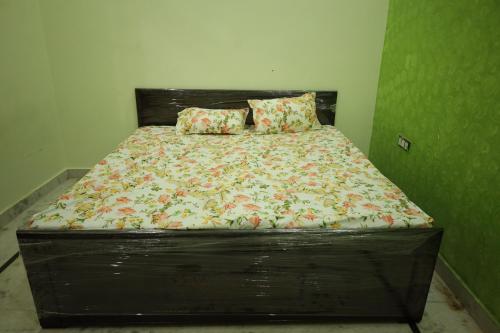 Cama o camas de una habitación en Homestay For Rent in Meerut