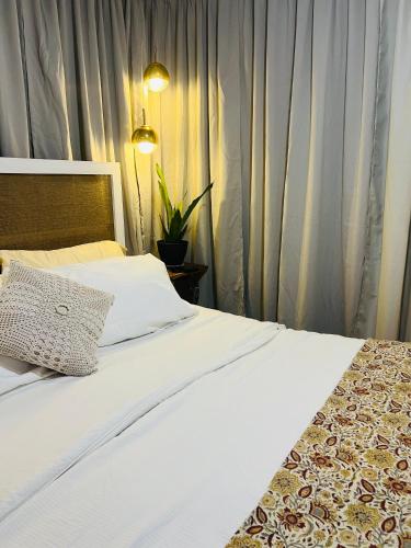 Ένα ή περισσότερα κρεβάτια σε δωμάτιο στο Anton & Isabel Charming Home in Bangued