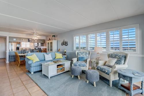 Χώρος καθιστικού στο Sea View Beach Condo