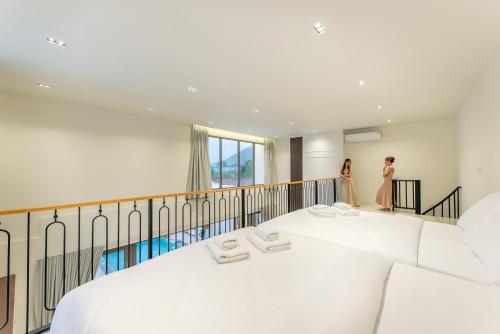 Ένα ή περισσότερα κρεβάτια σε δωμάτιο στο SHIN Lalynn Pool Villa