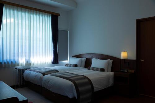 Ein Bett oder Betten in einem Zimmer der Unterkunft The Fujiya Hotel