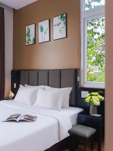 Postel nebo postele na pokoji v ubytování Hotel Nature Garden Da Lat