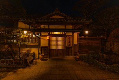 Das Gebäude in dem sich das Ryokan befindet