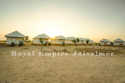 a row of huts on the beach in the desert at Royal Empire Camp & Resort Jaisalmer in Sām