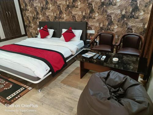 a hotel room with a bed and a table and a bedskirts at Kingfisher Resort in Dhanwār