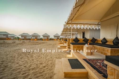 a row of huts on a sandy beach at Royal Empire Camp & Resort Jaisalmer in Sām