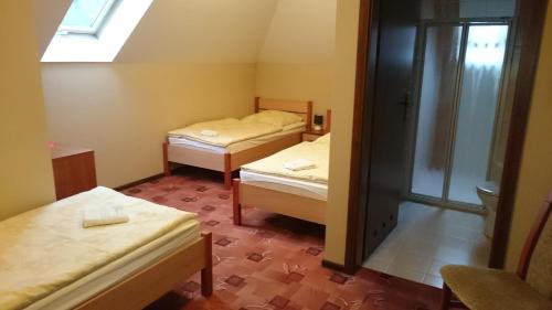 Posteľ alebo postele v izbe v ubytovaní Niezapominajka