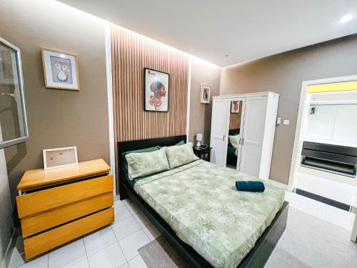 a bedroom with a bed and a dresser and a bed sidx sidx sidx sidx at Apartment P - 3 Bedrooms in Belas