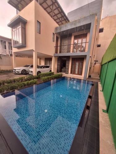 Πισίνα στο ή κοντά στο 5-star Luxury House at Pitakotte