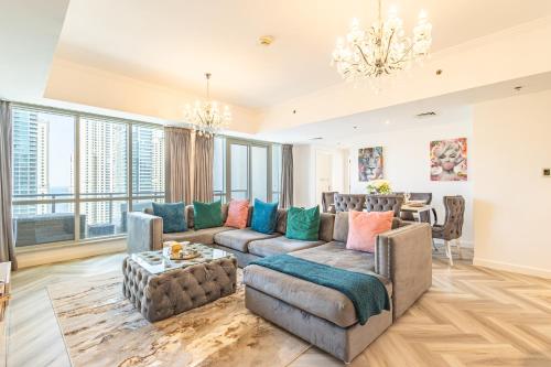 Serene 2BR Escape - Al Majara - Waterfront Stay