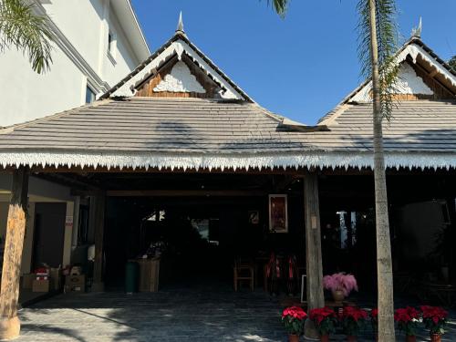 a building with a roof with a palm tree at Jinghong City Chenduo Nanshan Hotel in Xishuangbanna International Airport