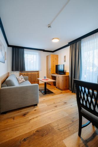 Uma televisão e/ou sistema de entretenimento em Hotel Rupertihof