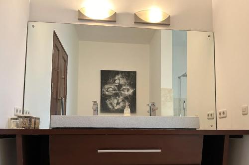 Φωτογραφία από το άλμπουμ του Cozy Family Villa with Sunset View σε Lajor