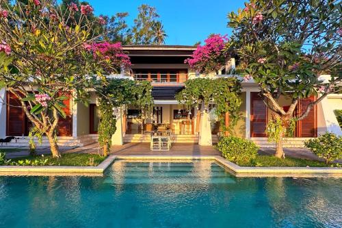 Πισίνα στο ή κοντά στο Cozy Family Villa with Sunset View