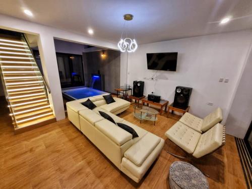 Μια τηλεόραση ή/και κέντρο ψυχαγωγίας στο Led House